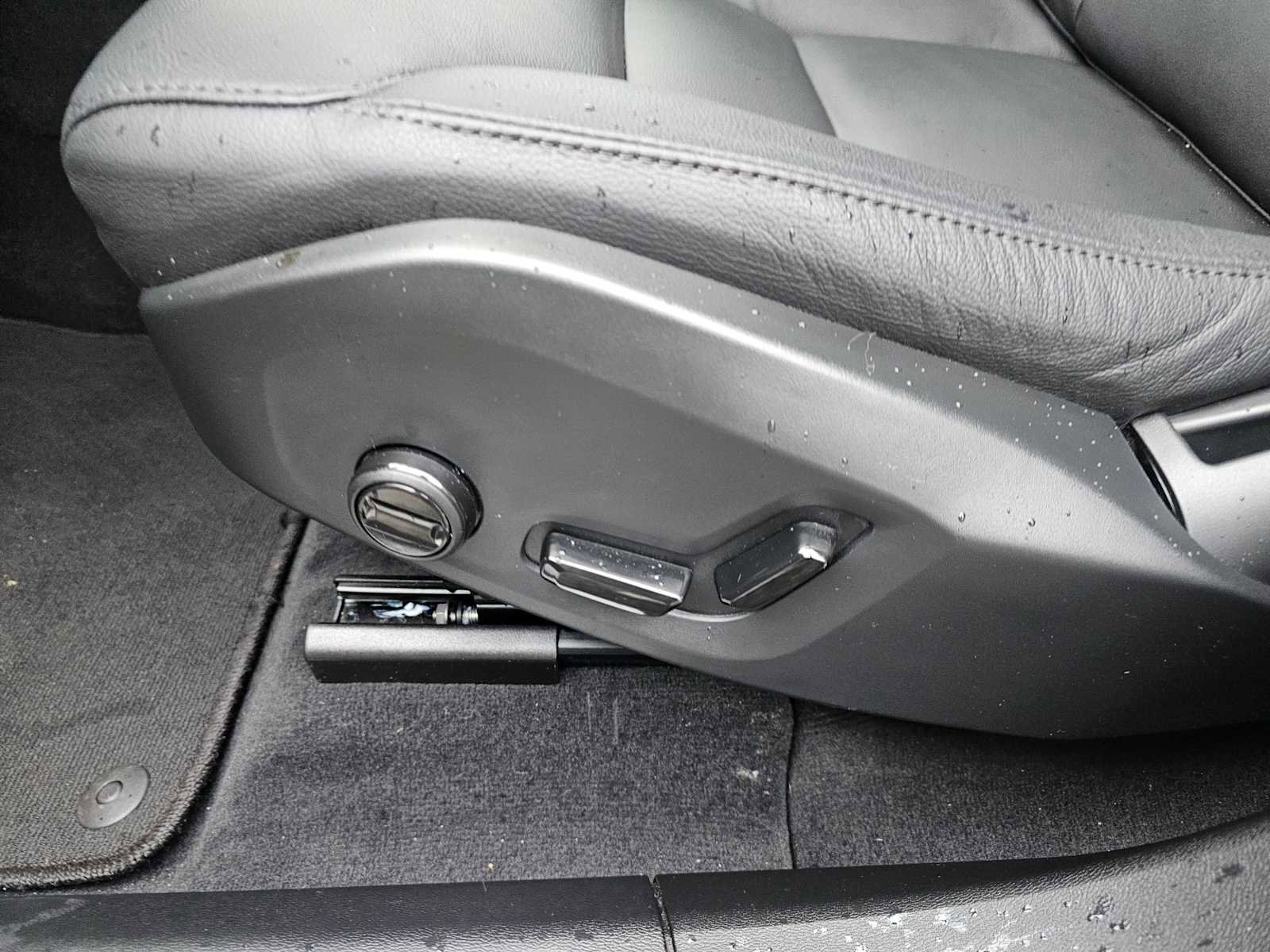 Certified 2025 Volvo XC60 B5 Core w/ Protection Package Premier image 25