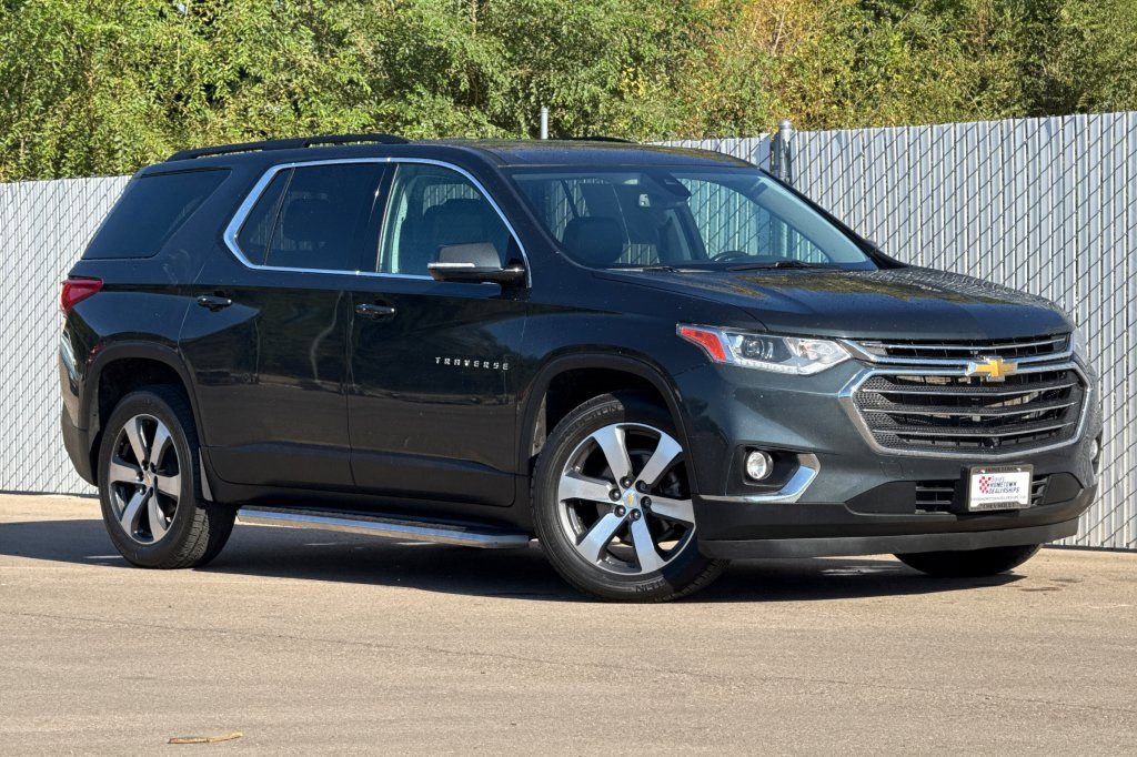 Used 2021 Chevrolet Traverse LT w/ LT Premium Package image 2