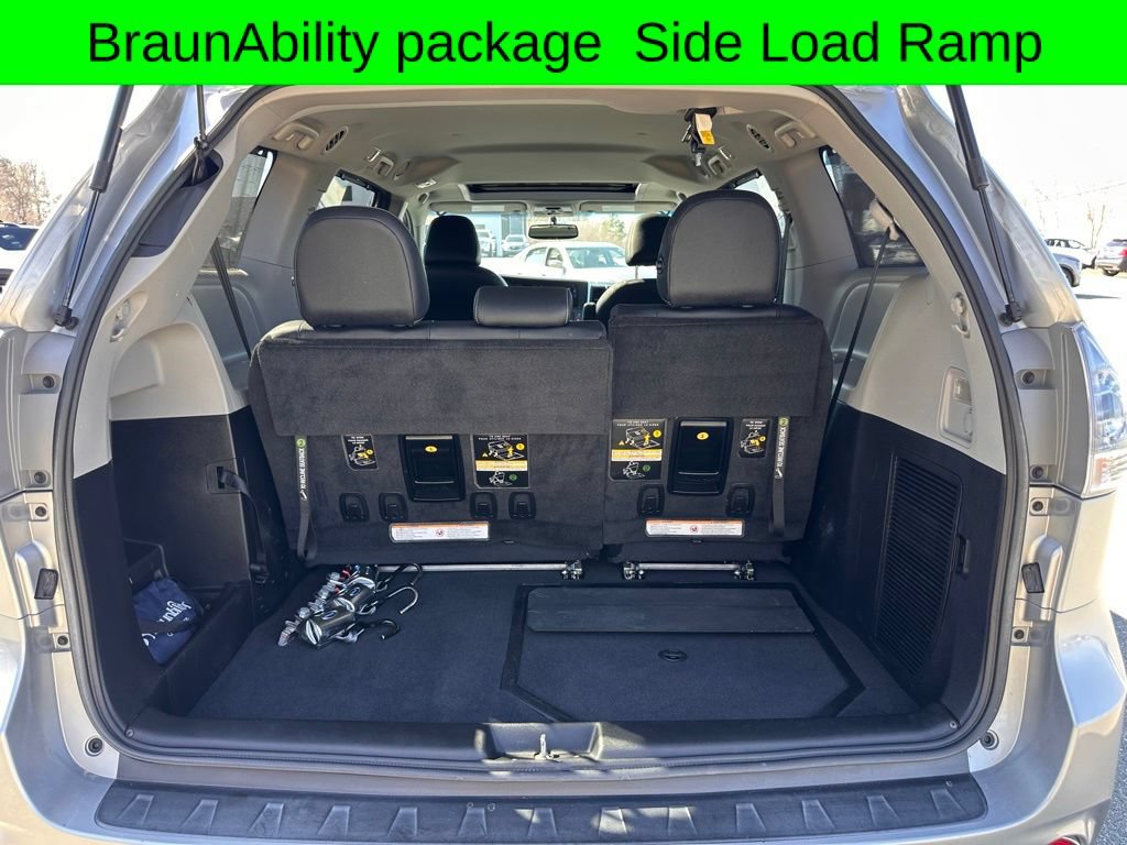 Used 2015 Toyota Sienna SE w/ SE Preferred Package FWD image 49