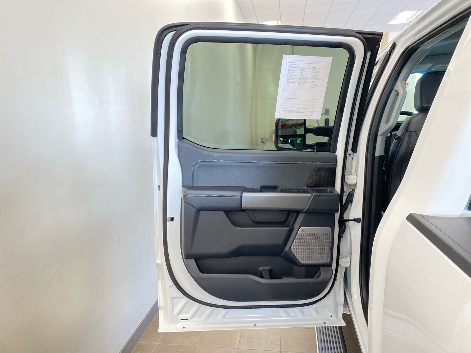 Used 2025 Ford F350 Lariat AWD/4WD image 8
