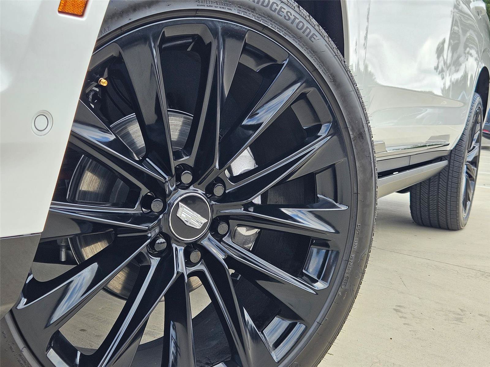 Used 2025 Cadillac Escalade Sport Platinum w/ LPO, ONYX Package AWD/4WD image 8