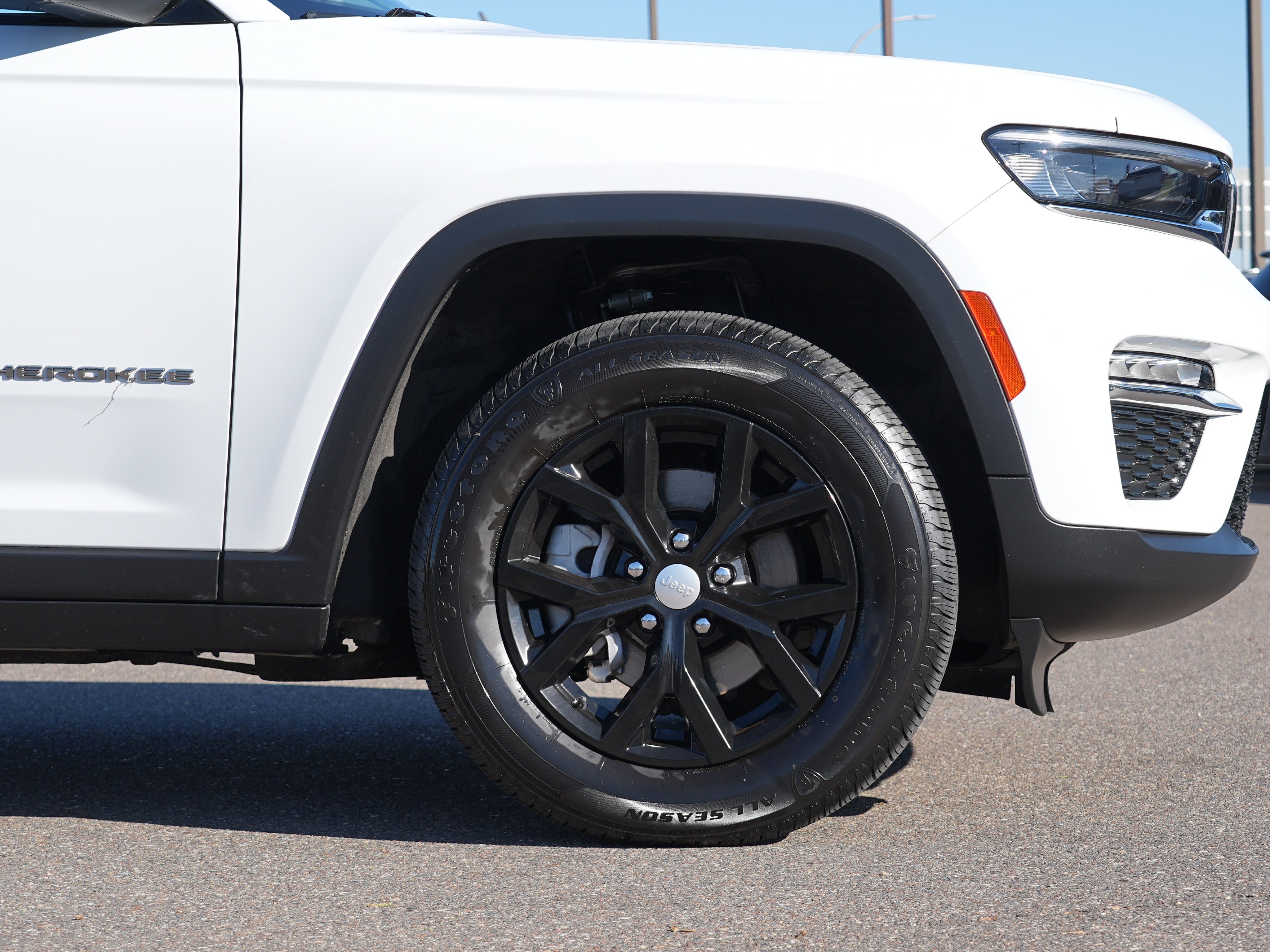 Used 2023 Jeep Grand Cherokee Limited AWD/4WD image 10