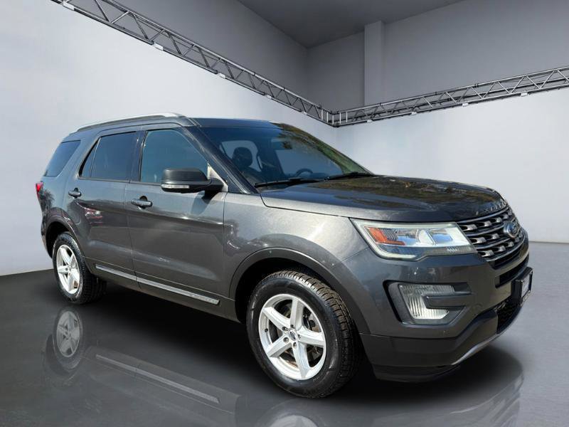 Used 2016 Ford Explorer XLT w/ Equipment Group 202A image 8