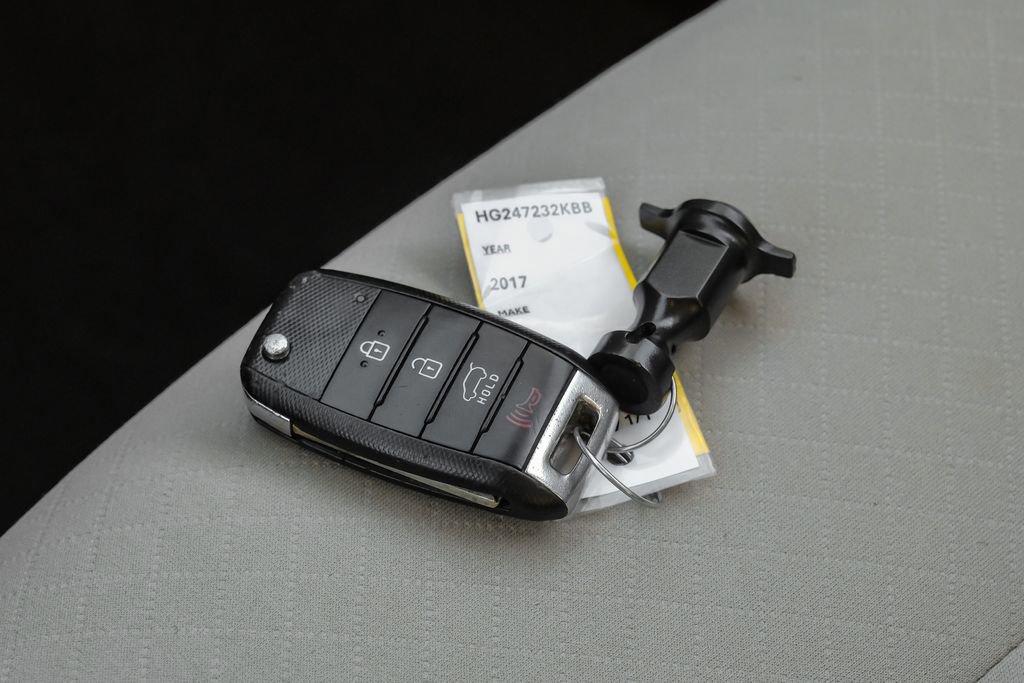 Used 2017 Kia Sorento LX w/ LX Convenience Package image 64