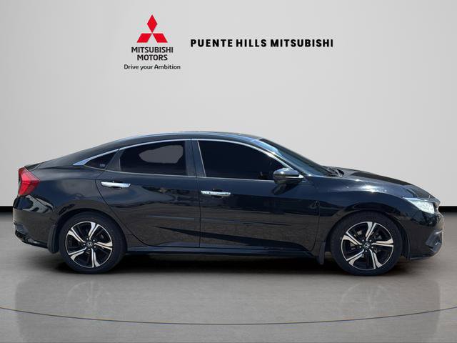 Used 2016 Honda Civic Touring image 4