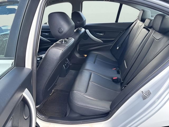 Used 2017 BMW 320i xDrive Sedan image 13