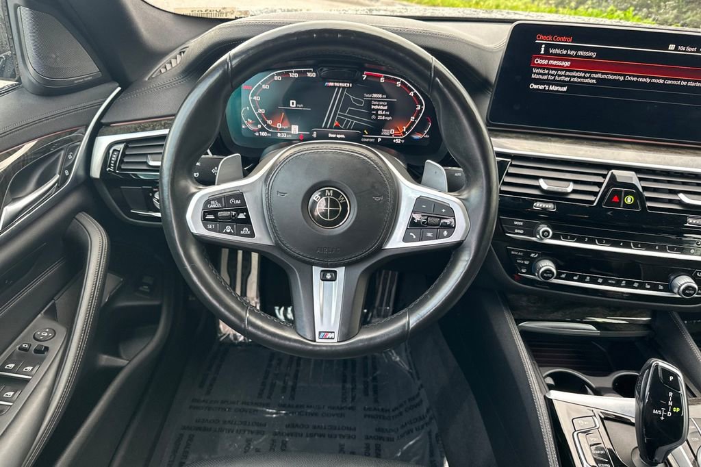 Used 2022 BMW M550i xDrive M550i xDrive w/ Dynamic Handling Package image 15