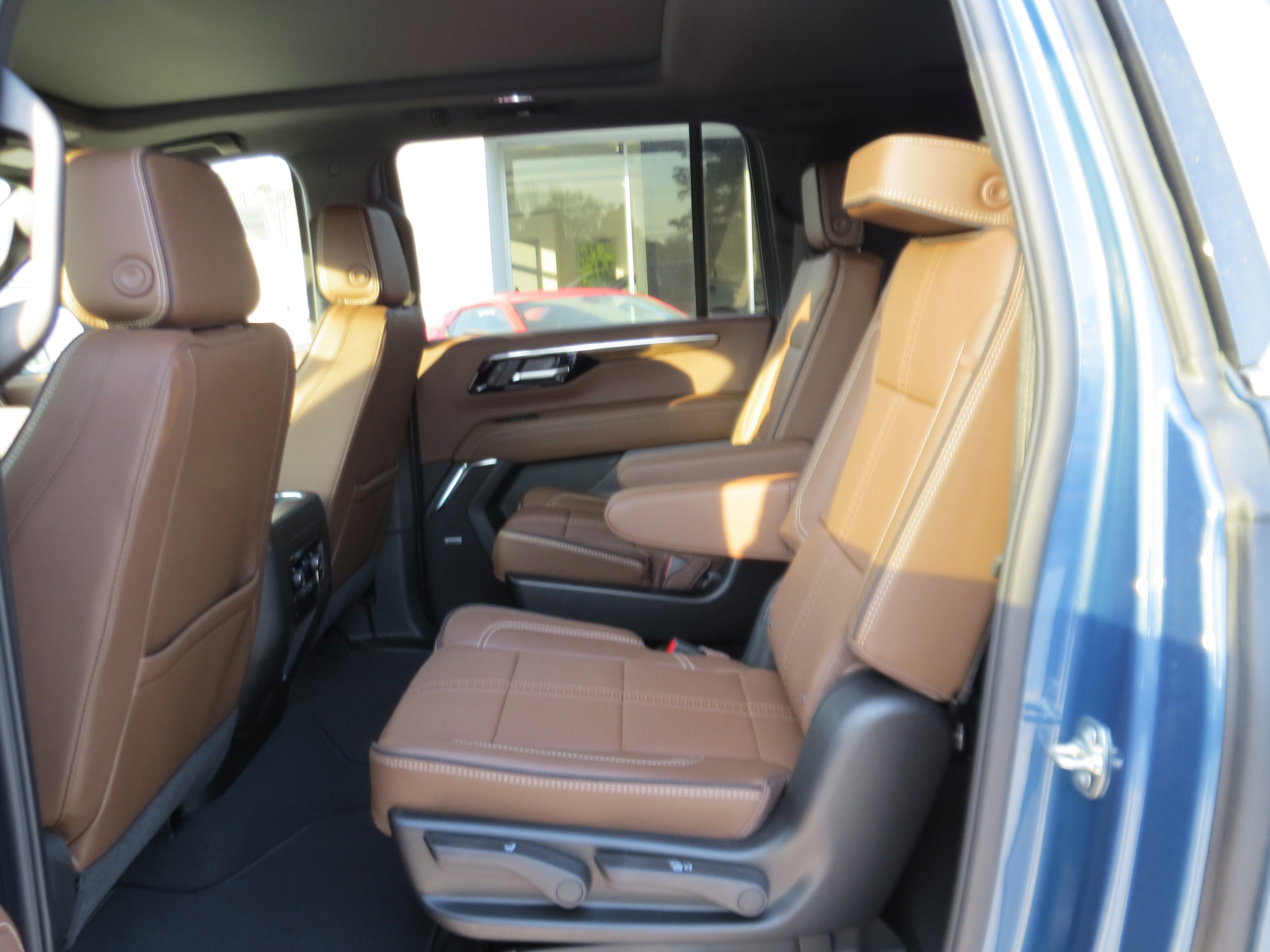 New 2026 Chevrolet Suburban High Country AWD/4WD image 15