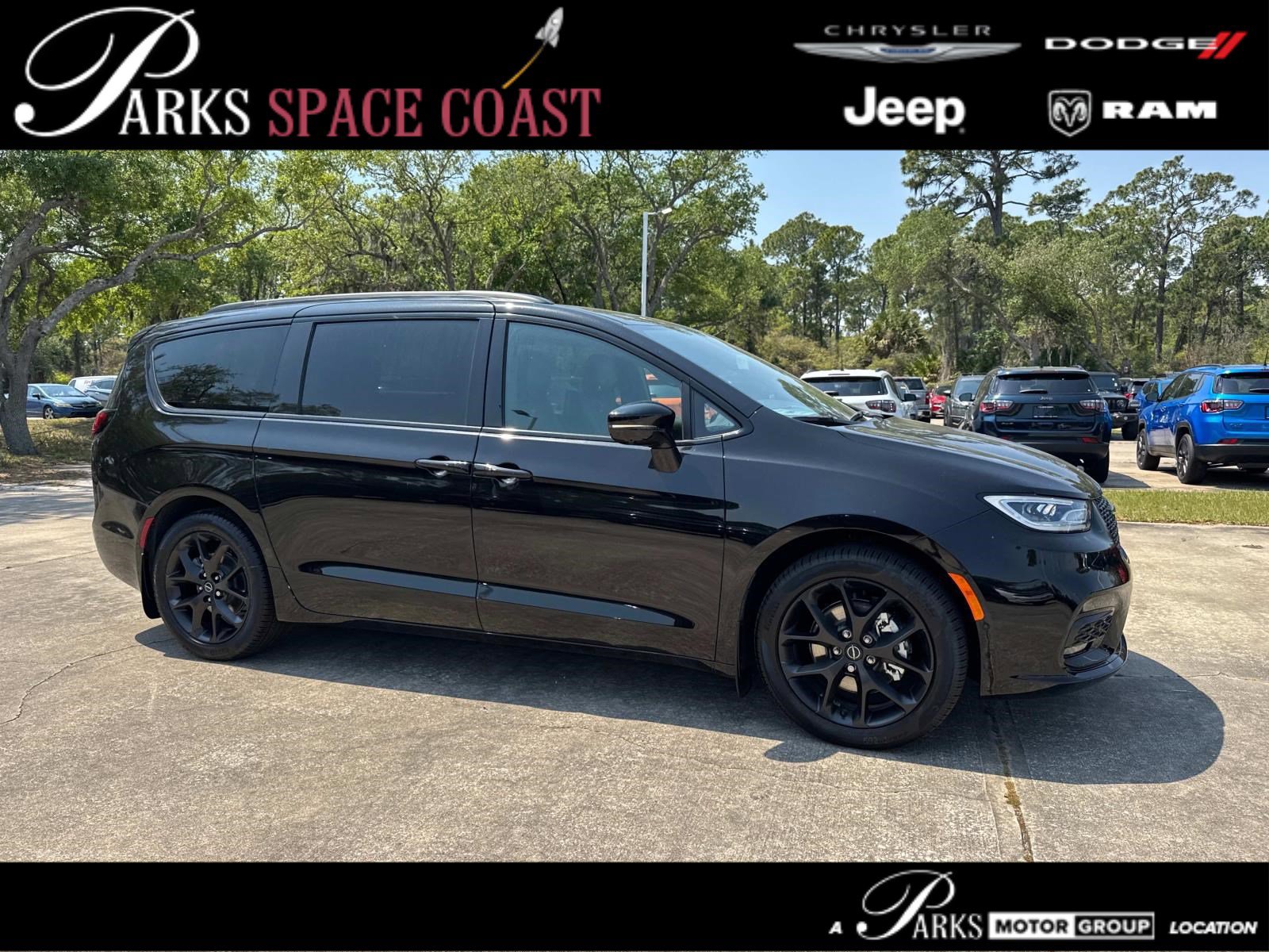 New 2026 Chrysler Pacifica Select FWD image 1