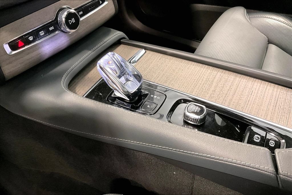 Certified 2023 Volvo XC90 B6 Ultimate w/ Protection Package Premier AWD/4WD image 19
