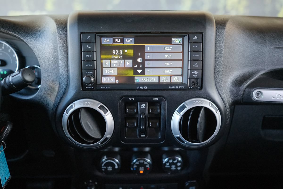 Used 2015 Jeep Wrangler Unlimited Sahara AWD/4WD image 17