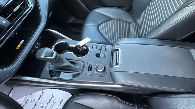 Used 2023 Toyota Highlander XSE AWD/4WD image 25