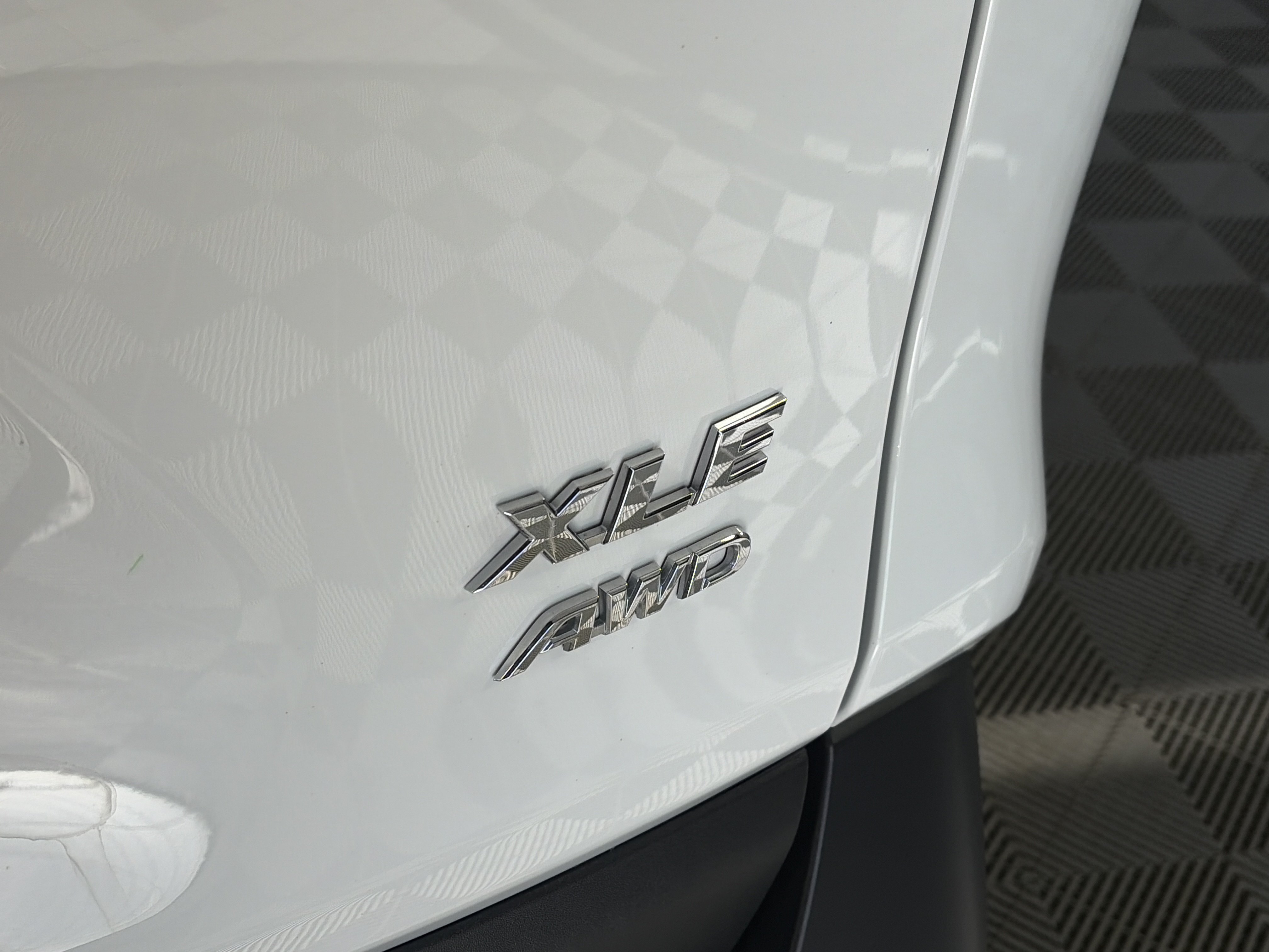 Used 2025 Toyota RAV4 XLE AWD/4WD image 15