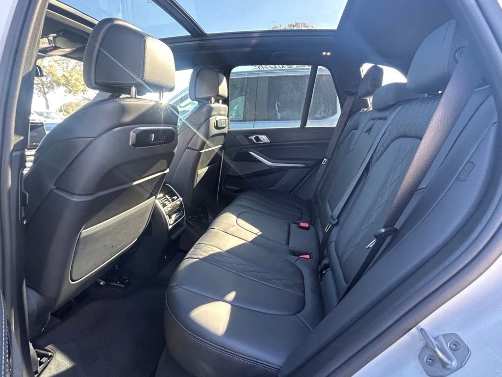 Used 2025 BMW X5 xDrive50e image 32