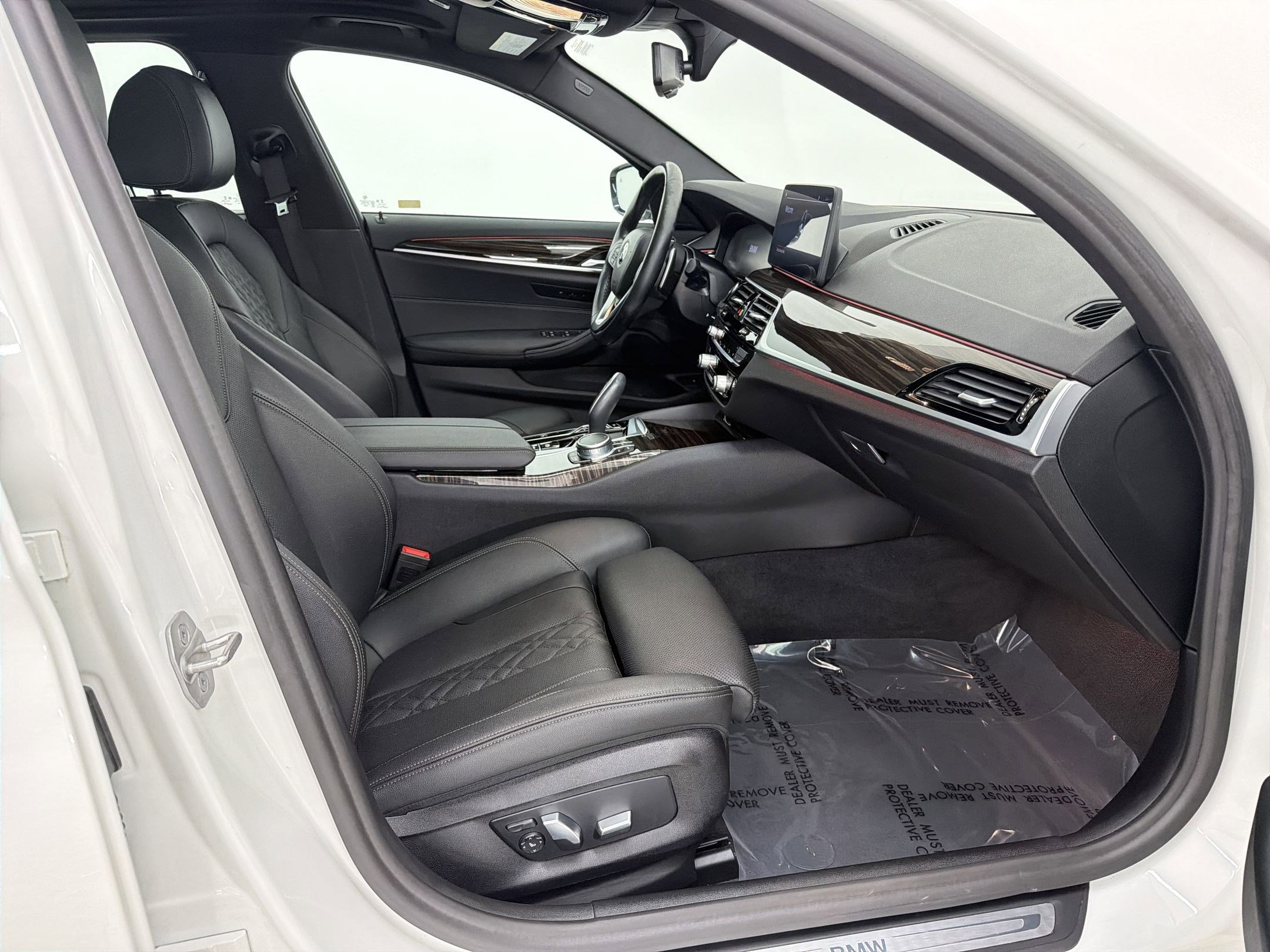 Used 2022 BMW 530i w/ Convenience Package RWD image 27
