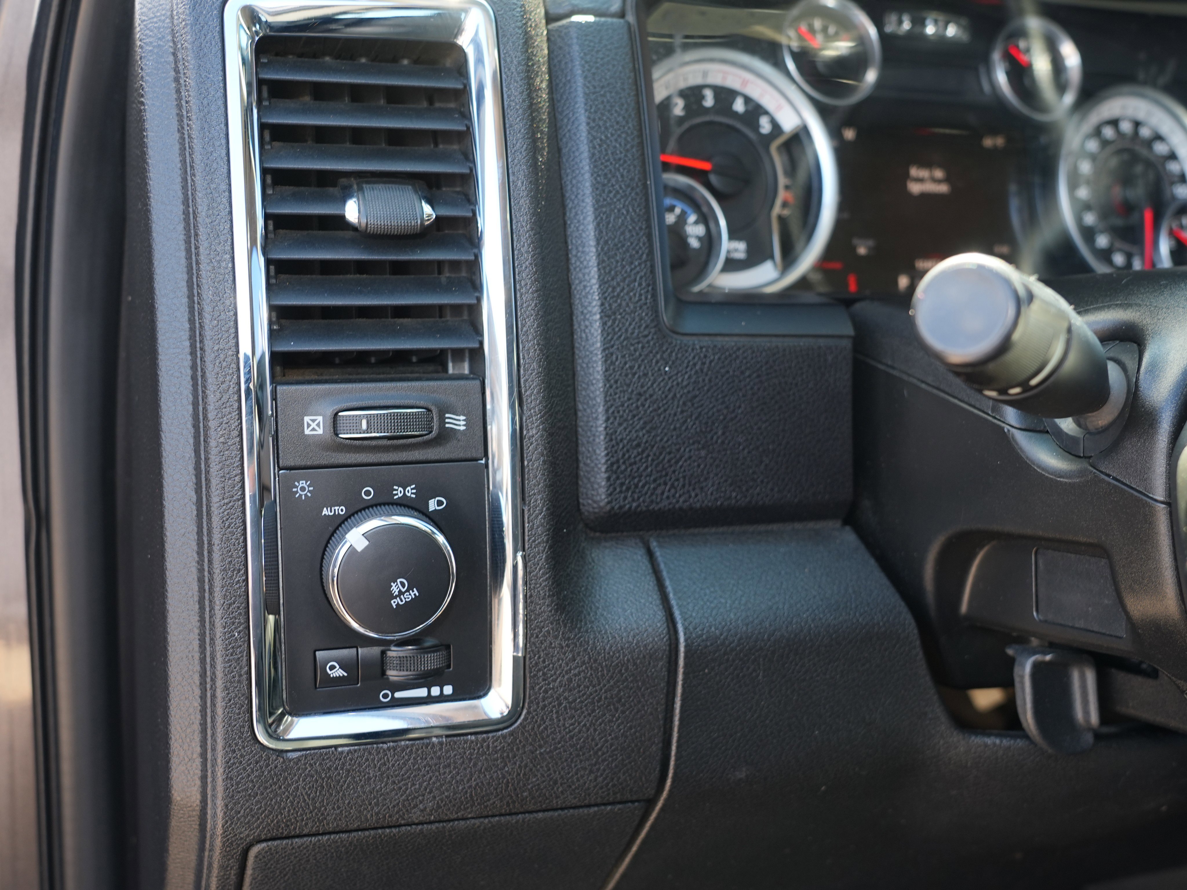 Used 2014 RAM 2500 Laramie AWD/4WD image 16