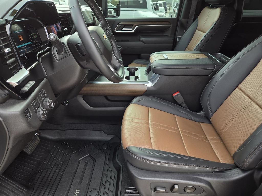 Used 2026 Chevrolet Silverado 2500 High Country w/ Technology Package AWD/4WD image 13