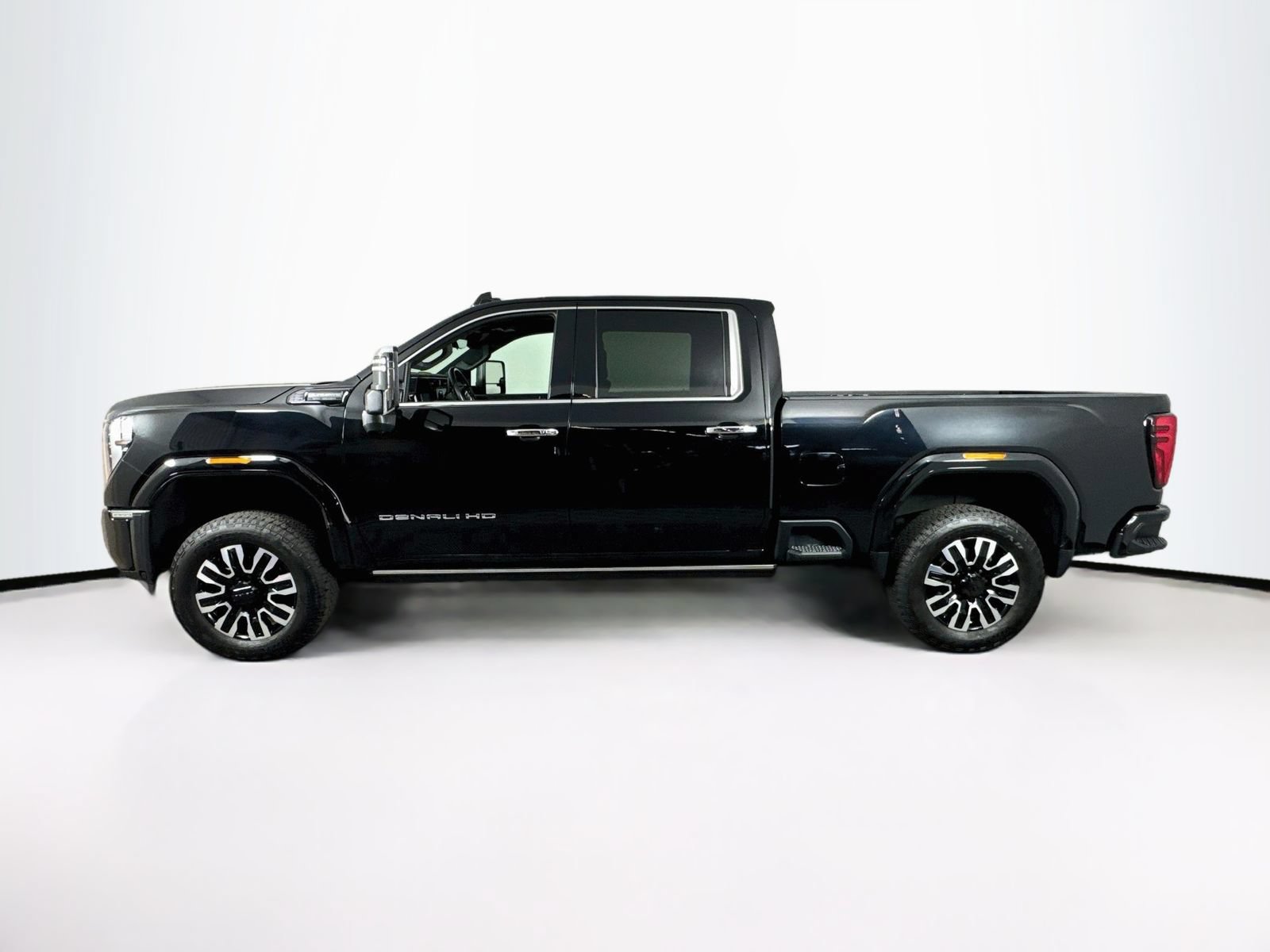 Used 2024 GMC Sierra 2500 Denali Ultimate w/ Max Trailering Package AWD/4WD image 4