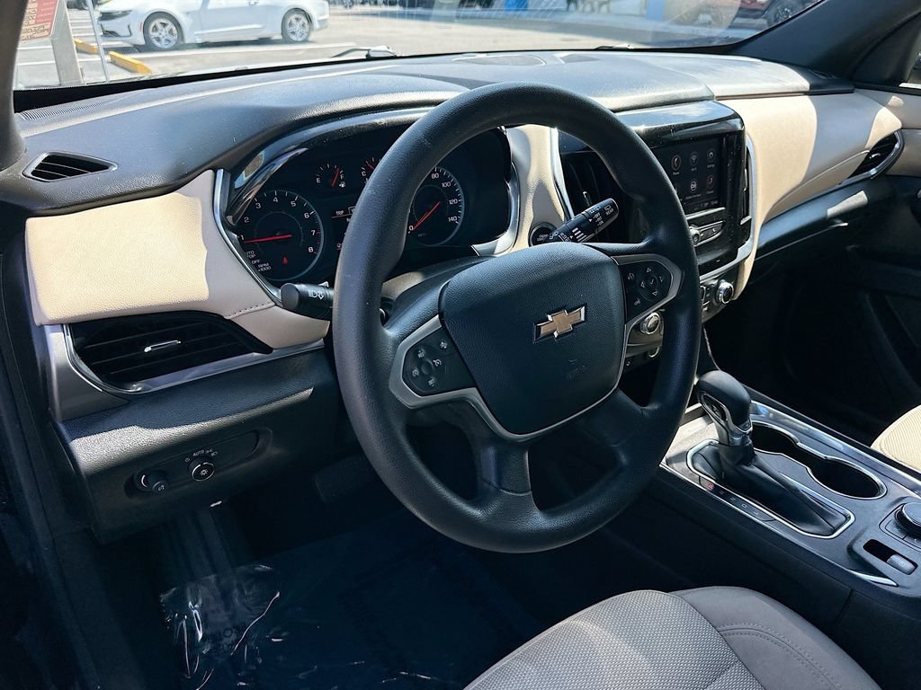 Used 2023 Chevrolet Traverse LS w/ Safety Package FWD image 9