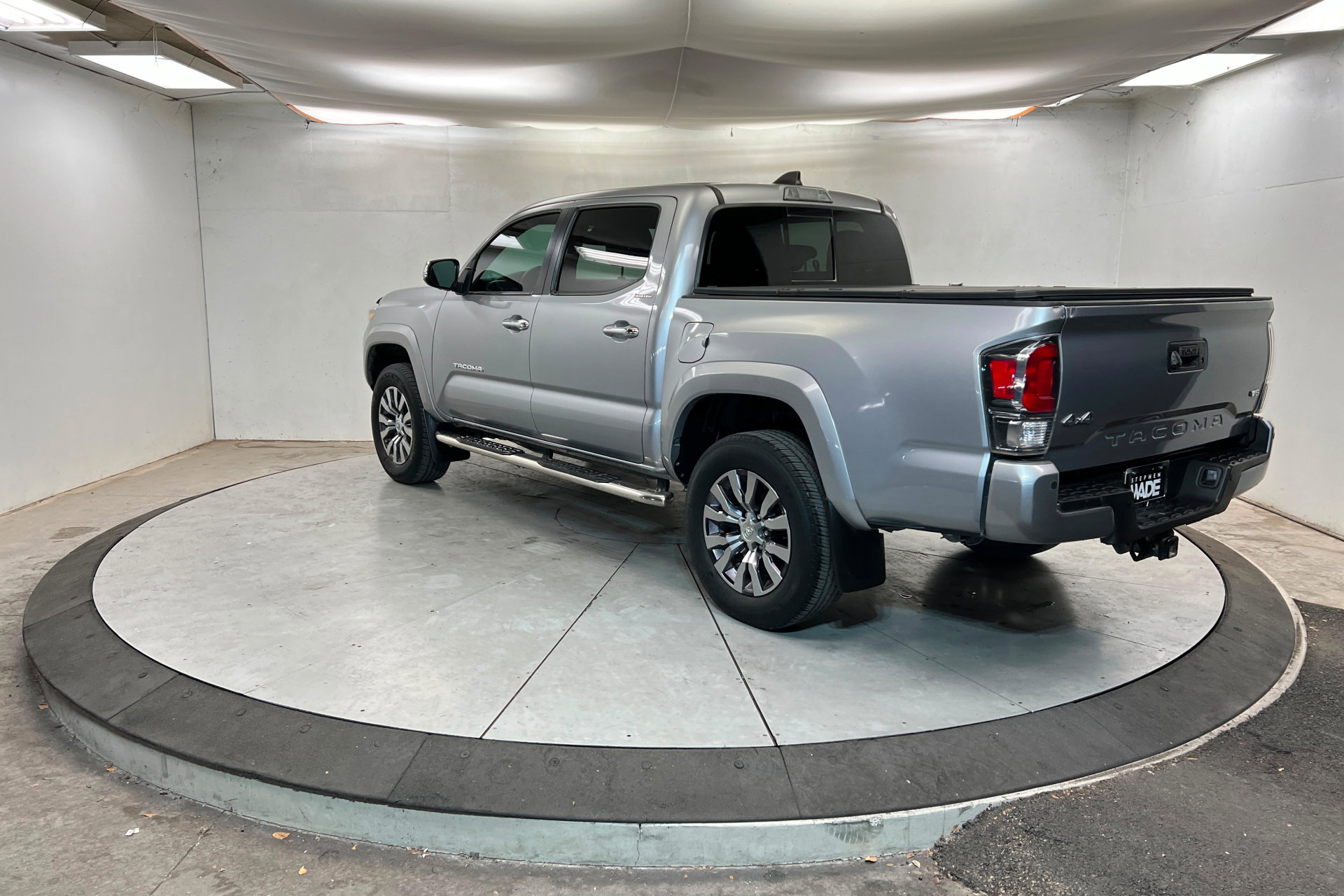 Used 2021 Toyota Tacoma Limited image 3