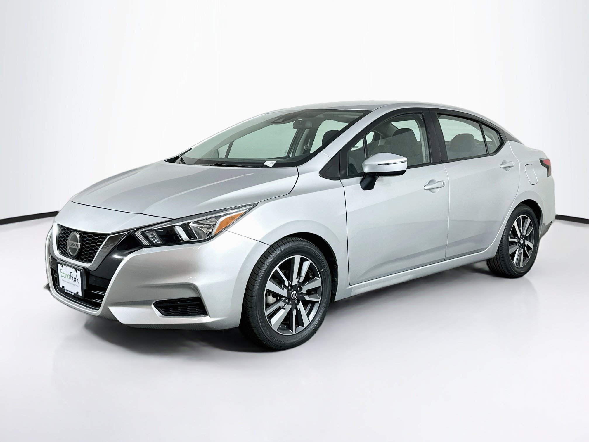 Used 2021 Nissan Versa SV FWD image 3