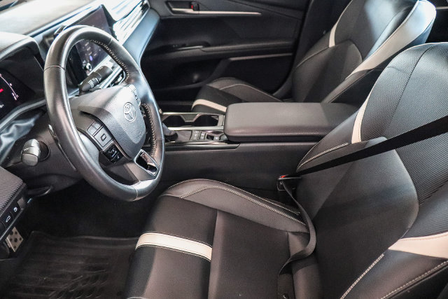 Used 2025 Toyota Camry SE w/ Convenience Package FWD image 19