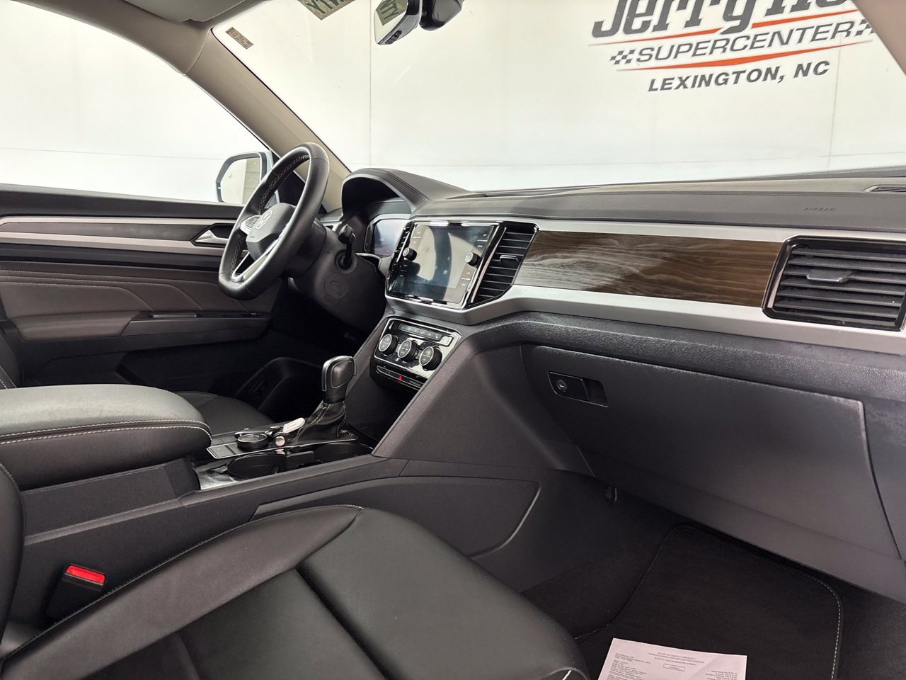 Used 2023 Volkswagen Atlas SE w/ Panoramic Sunroof Package AWD/4WD image 33
