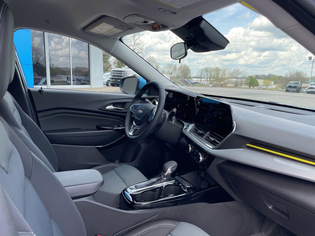 New 2026 Chevrolet Trax LT w/ Driver Confidence Package FWD image 28