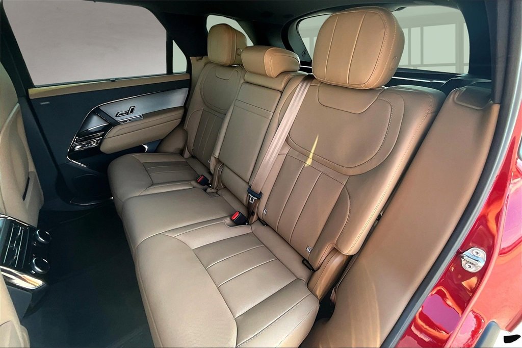 Certified 2025 Land Rover Range Rover Sport SE image 27