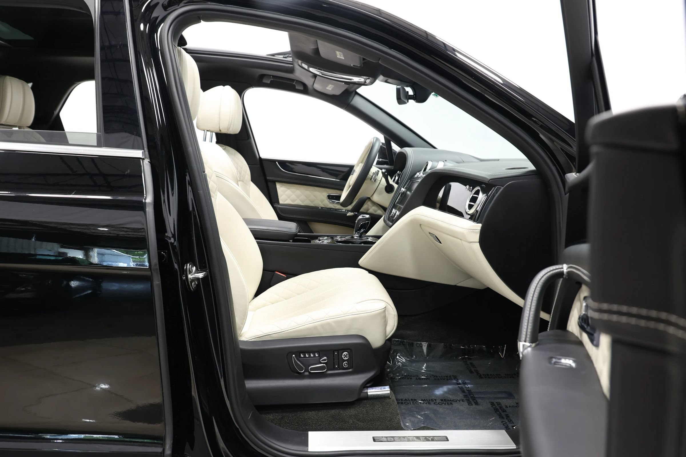 Used 2017 Bentley Bentayga AWD/4WD image 88
