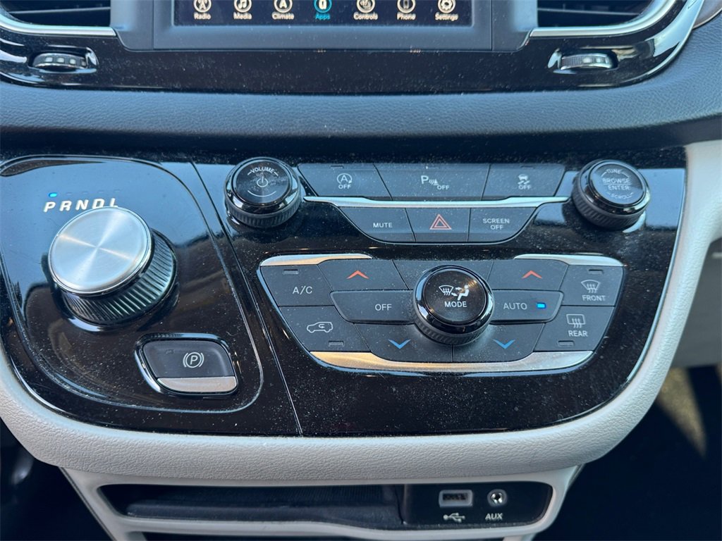 Certified 2019 Chrysler Pacifica Touring-L image 23