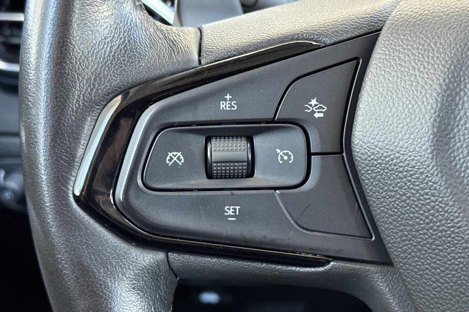 Used 2022 Chevrolet Bolt EUV Premier FWD image 25