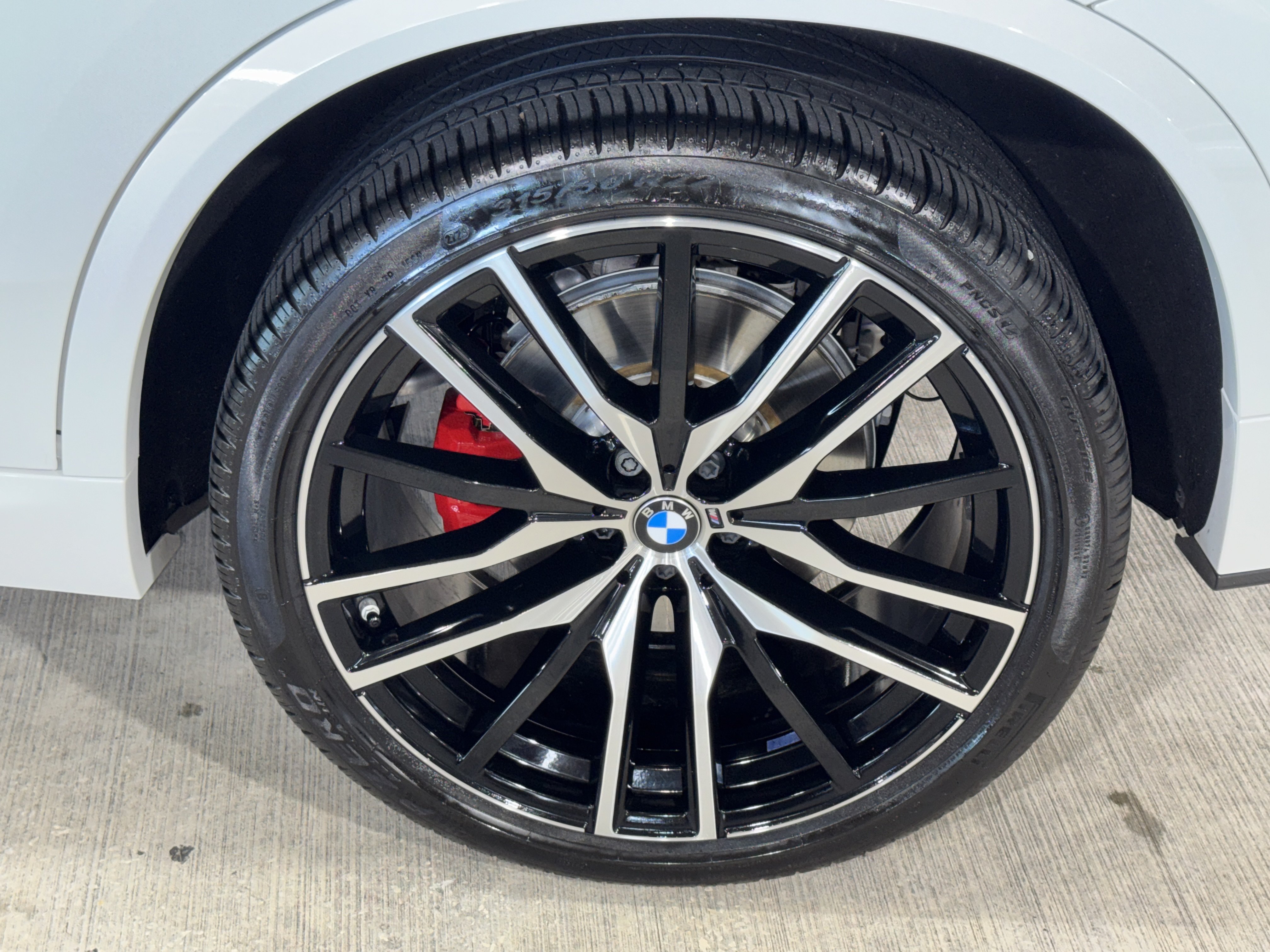 Used 2024 BMW X5 sDrive40i w/ M Sport Package RWD image 33