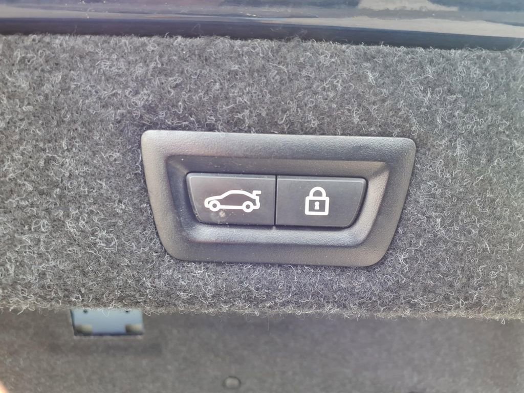 Used 2019 BMW 540i xDrive w/ M Sport Package image 12