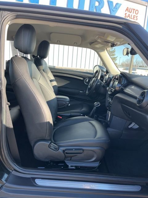 Used 2019 MINI Cooper 2-Door Hardtop image 28