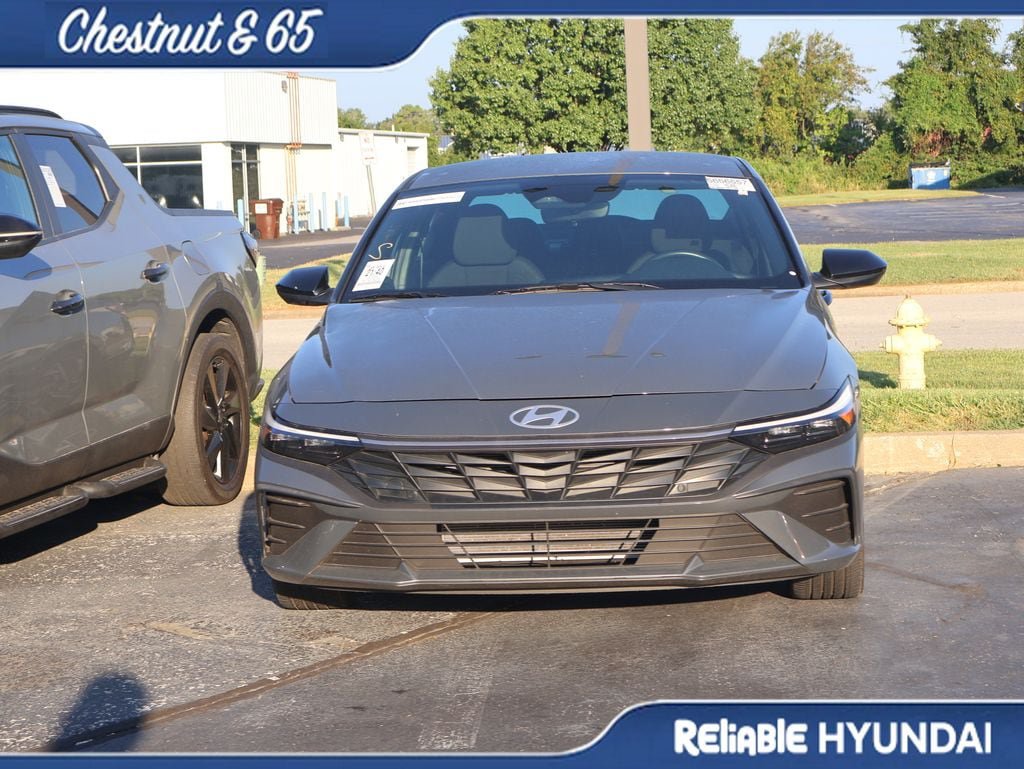 Used 2025 Hyundai Elantra Sport FWD image 6