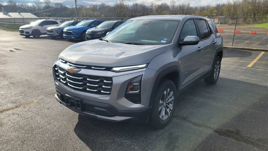 Used 2026 Chevrolet Equinox LT FWD image 2