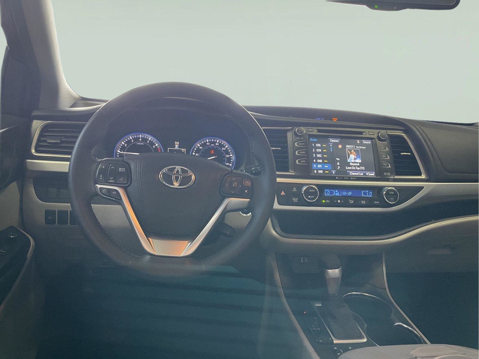 Used 2016 Toyota Highlander XLE AWD/4WD image 16