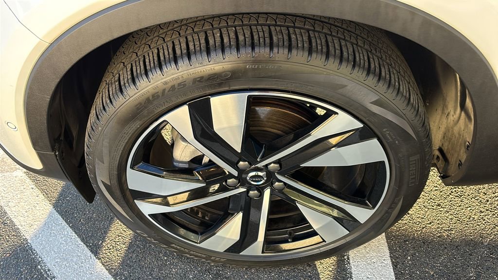 Certified 2024 Volvo XC40 B5 Ultimate w/ Climate Package image 33