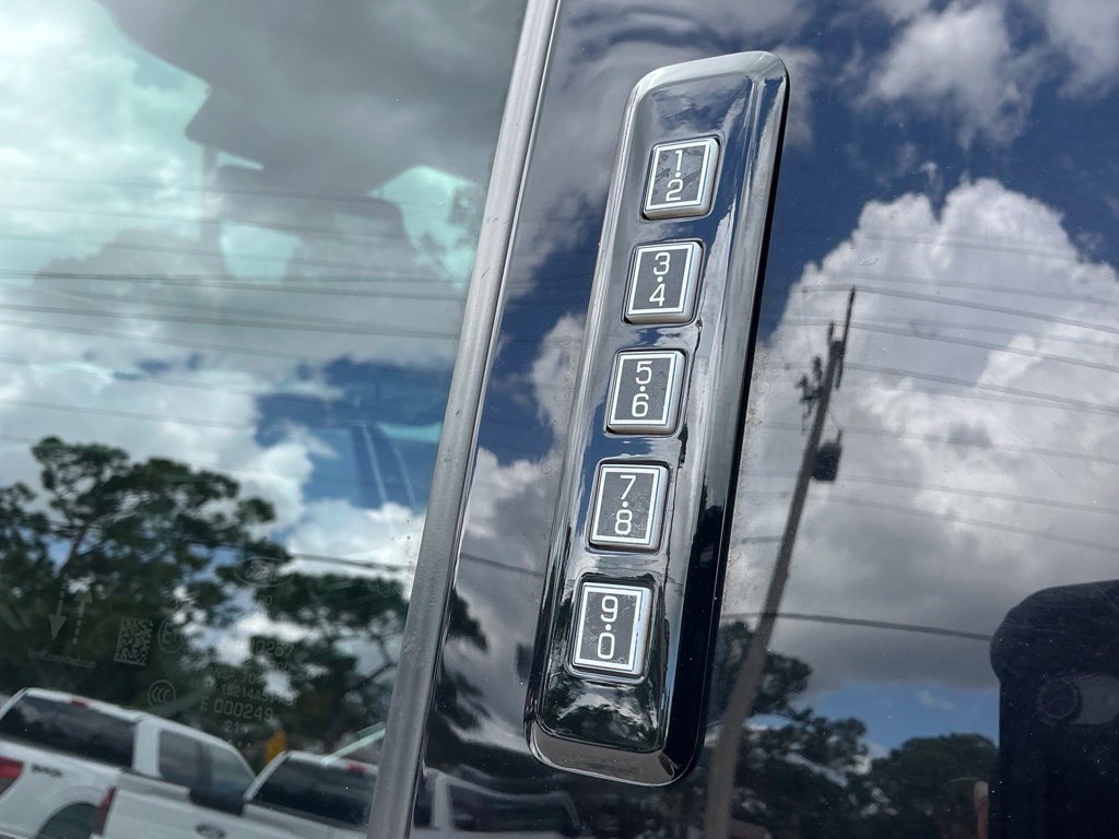 Used 2022 Ford F350 Platinum AWD/4WD image 20