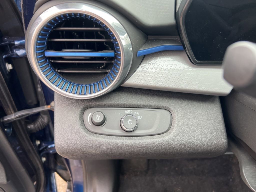 Certified 2024 Chevrolet Trax LT w/ Driver Confidence Package image 16