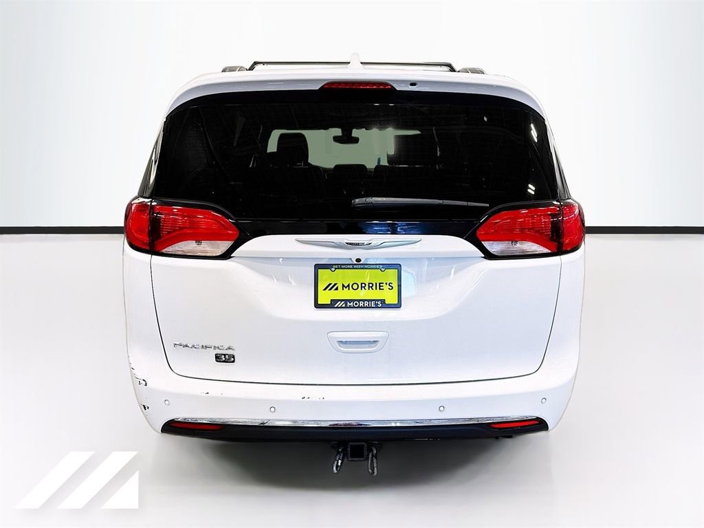 Used 2020 Chrysler Pacifica Touring-L FWD image 6