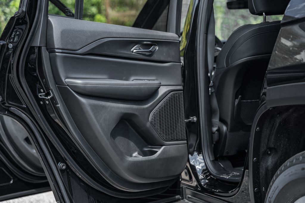 New 2025 Jeep Grand Cherokee Laredo X w/ Luxury Tech Group I image 33