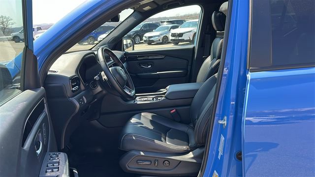 Used 2025 Honda Pilot TrailSport image 9