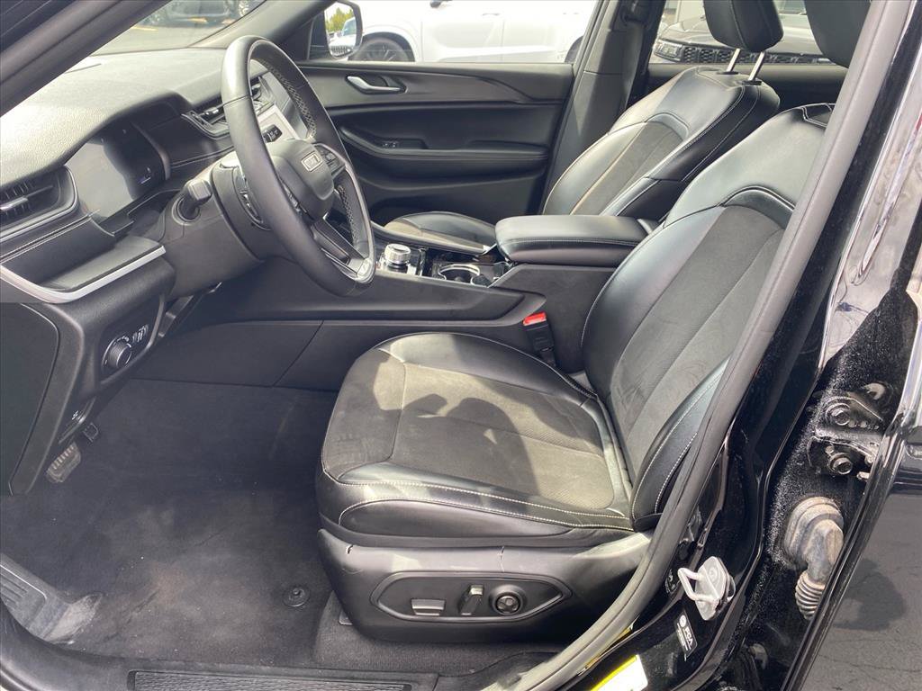 Used 2023 Jeep Grand Cherokee L Laredo AWD/4WD image 9
