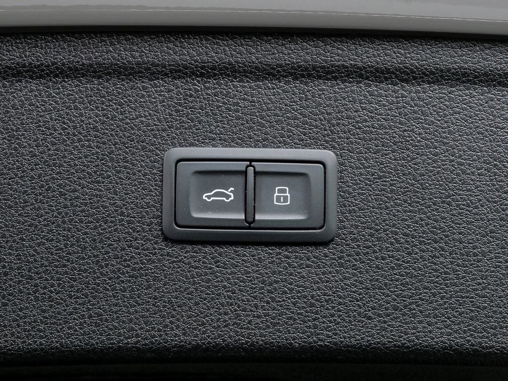 Used 2024 Audi Q5 e Premium w/ Convenience Package AWD/4WD image 30