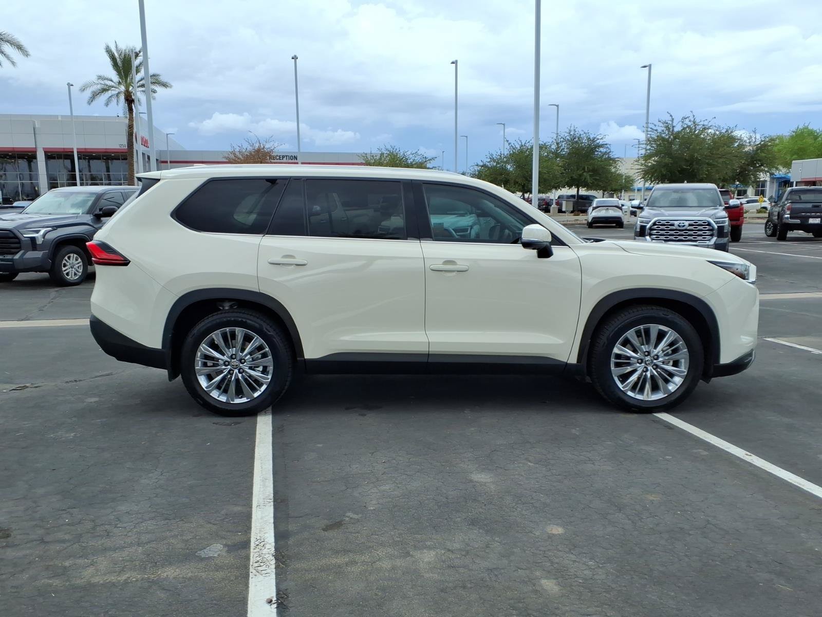 Certified 2024 Toyota Grand Highlander AWD image 3