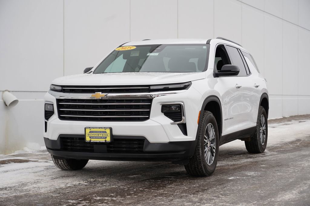 Used 2025 Chevrolet Traverse LT image 7