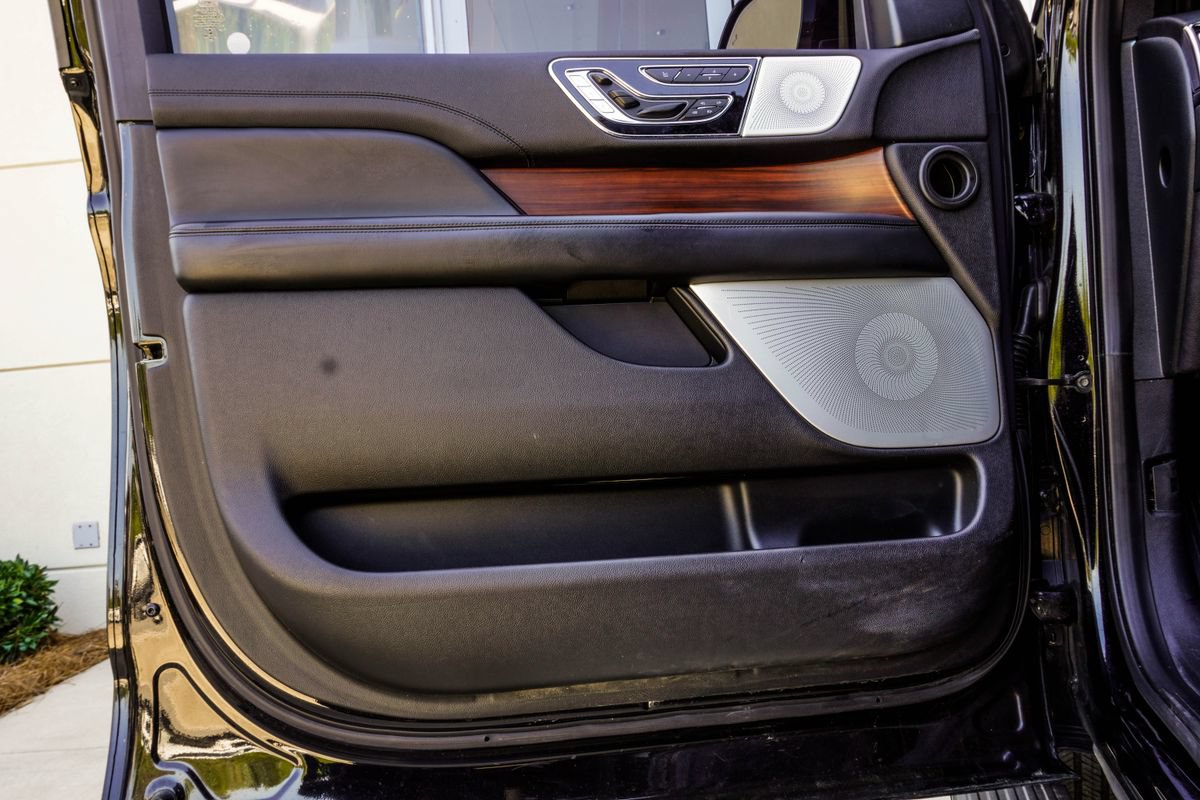 Used 2021 Lincoln Navigator Reserve AWD/4WD image 32