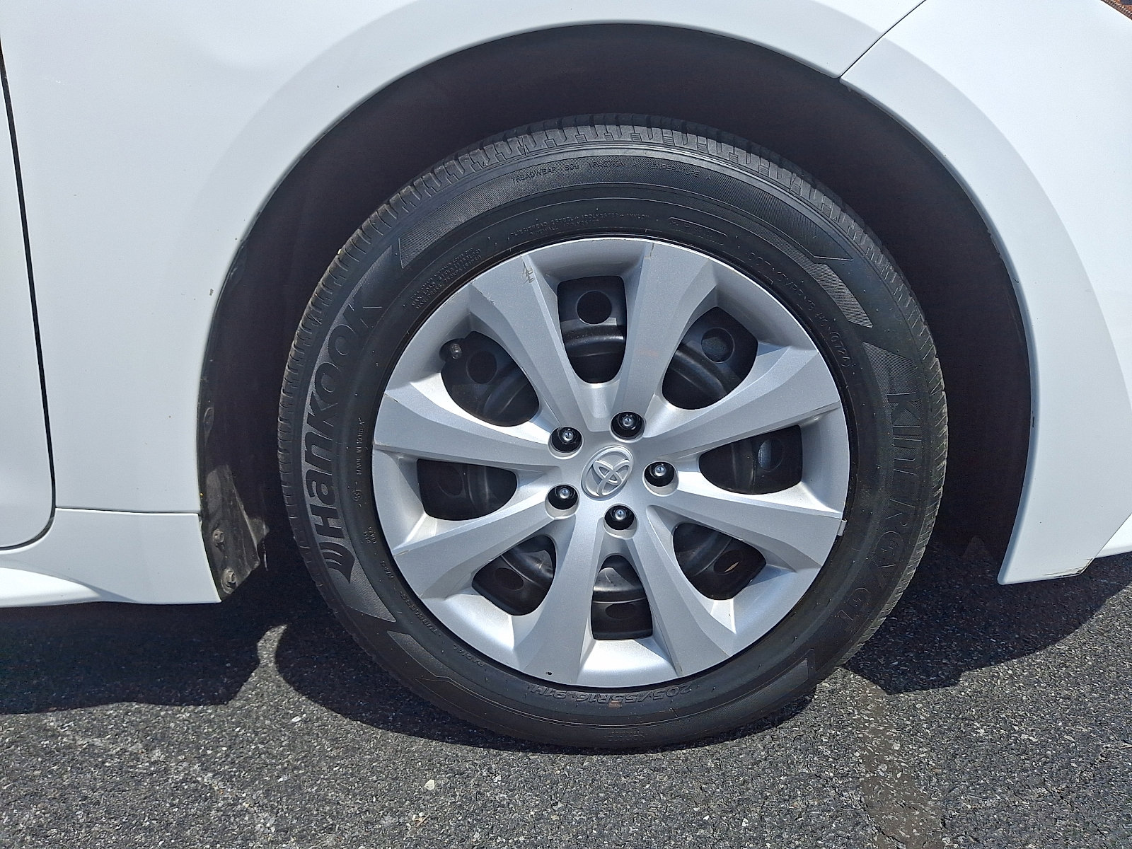 Used 2024 Toyota Corolla LE FWD image 9